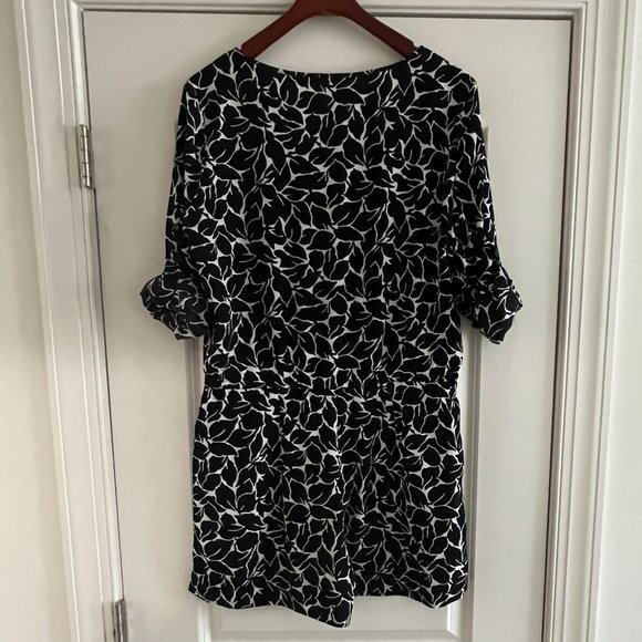 LOFT One-Piece Black & White (Cream) Leaf Pattern Jumpsuit Romper Size 10 - Picture 4 of 14